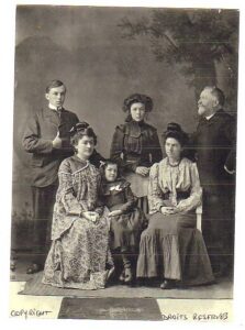 cliché avec le père Maurice et le fils Marcel