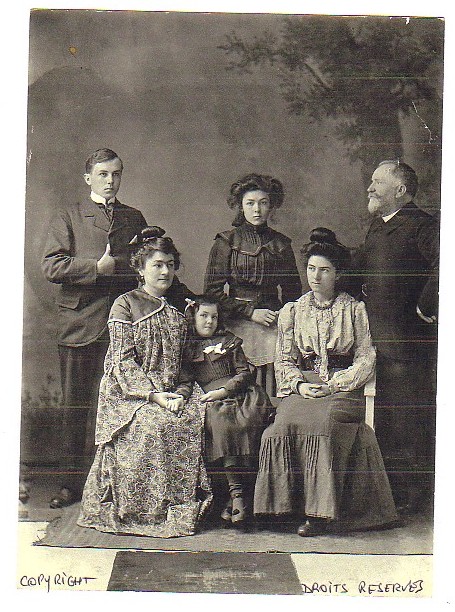 cliché avec le père Maurice et le fils Marcel