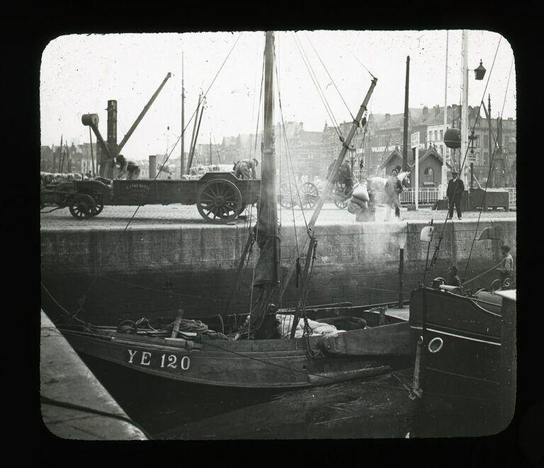 Image ancienne illustrant l’article « En - Séance de projection mensuelle du groupe Île-de-France à Charenton-le-Pont »