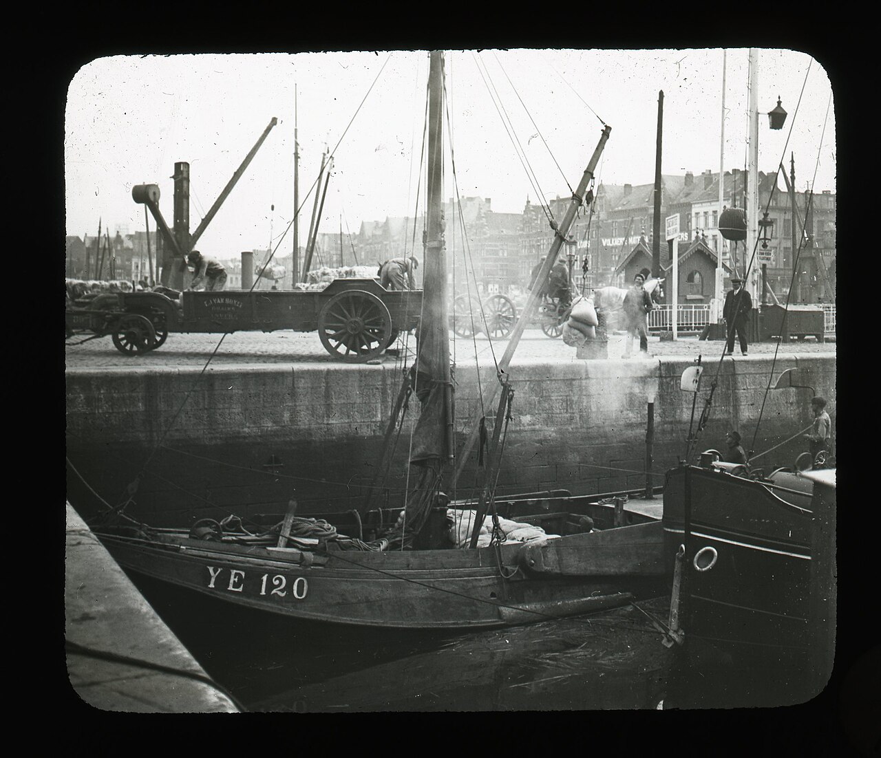 Image ancienne illustrant l’article « En - Séance de projection mensuelle du groupe Île-de-France à Charenton-le-Pont »