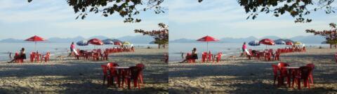 sur une plage voisine