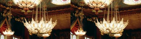 les lampadaires de style Art Nouveau, dans ce château