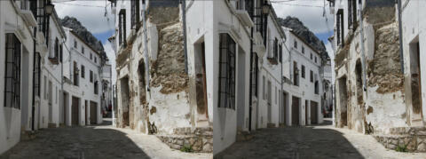 Une rue de village blanc