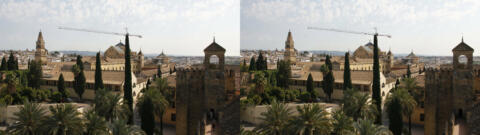 Le minaret-clocher et l'excroissance de la cathédrale dans la Mezquita