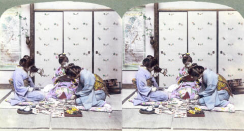 Yokohama Girls Looking at Stereo Pictures