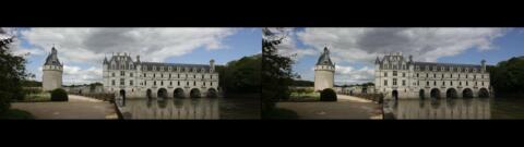 A gauche tour féodale ''des Marques''