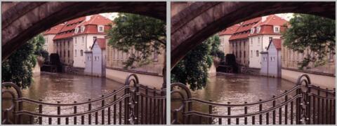Sous le fameux pont Charles, à Prague