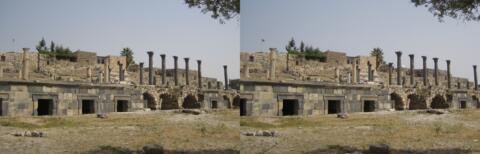 Umm-Qais : ville située dans la province d'Irbid à 20 km au nord-ouest de la capitale provinciale Irbid et à 3 km au sud du Yarmouk.