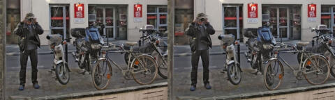 Gkr devant un miroir parisien