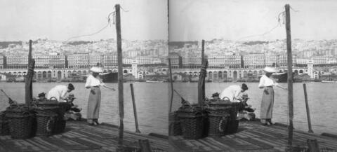 Pêche en famille dans le port