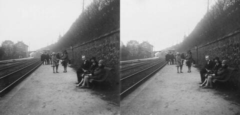 En attendant le train à 18h25
