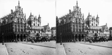 l'Hôtel de ville et les halles