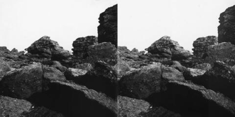 En allant sur Sion, rochers au bord de mer