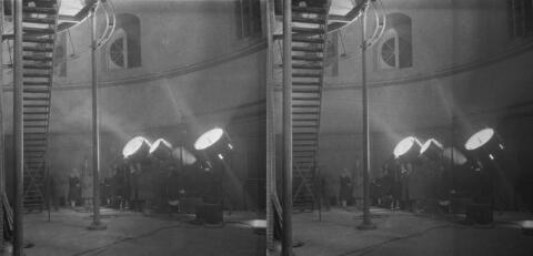 Film, projecteurs dans la grande coupole
