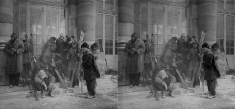 Les journalistes devant l'entrée de la coupole