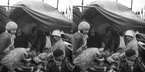 Déjeuner dans la pinasse par vilain temps