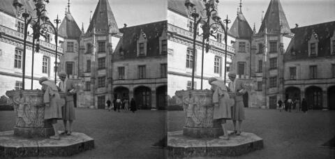 La cour intérieure du chateau et le puits