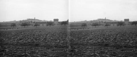 Vue panoramique prise de la route d'Orléans