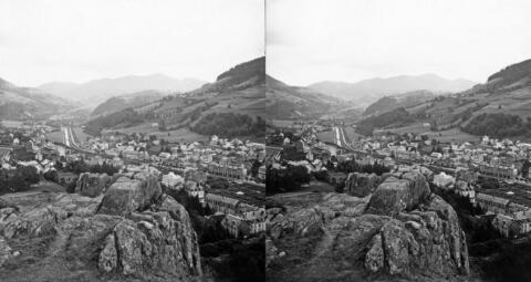 Rocher des Fées : vue sur le Puy Barbier