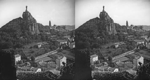 St Michel d'Aiguilhe, vue sur le Rocher Corneille