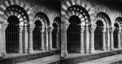 Cloître de la Cathédrale, arcades côté église