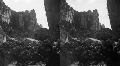 Pas de Souci, rochers à l'entrée vus d'en bas